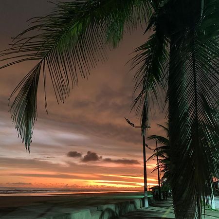 Lindo Sobrado Amarelo -Proximo A Praia Mongagua Exterior photo